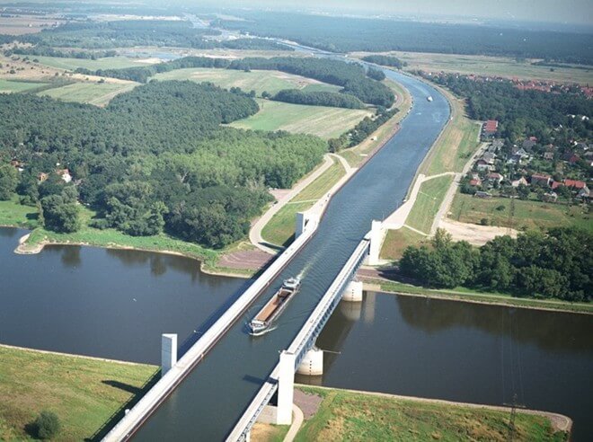 cau-nuoc-magdeburg-ve-dep-tuyet-voi